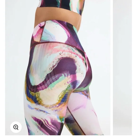 HiTouch™️ High Rise Legging- Flow motion - Picture 3 of 4